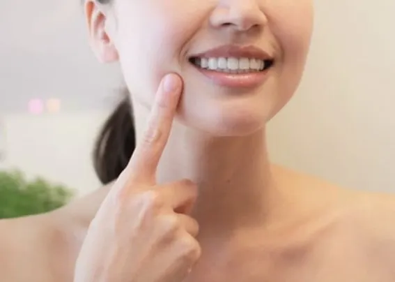 女性の口元2